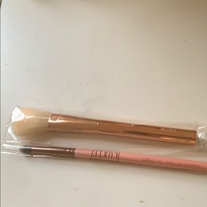 Luxie and Chique makeup brush